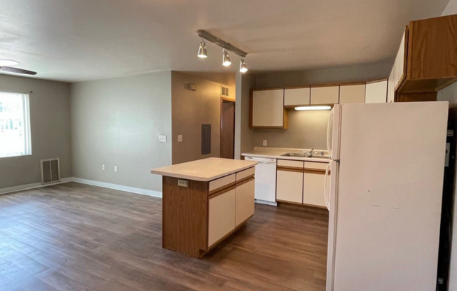 4 beds, 2 baths, 1,000 sqft, $1,600, Unit WA510X-1 Lower Unit