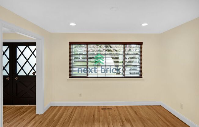 Spacious 5 Bed 2.5 Bath for Rent in Bellevue!