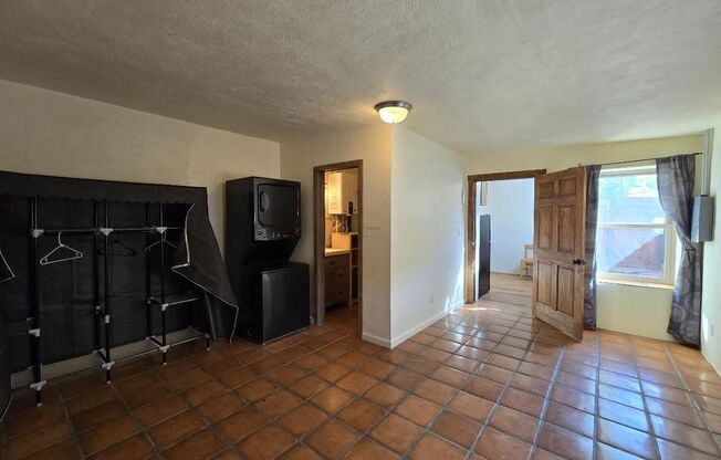 1410A Zuni St