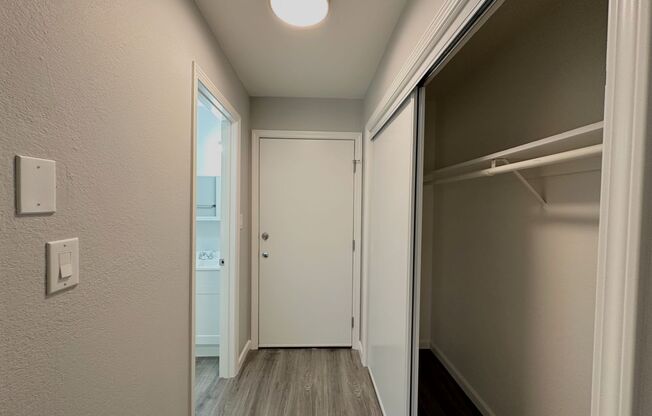 Studio, 1 bath, 500 sqft, $975, Unit park-05