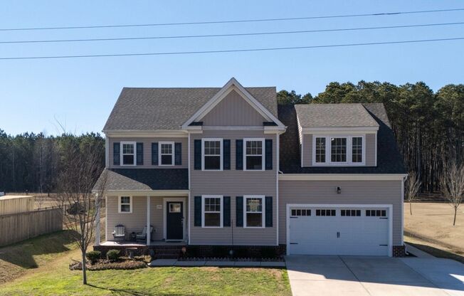 Hickory Half Acre with 4 beds 2.5 baths