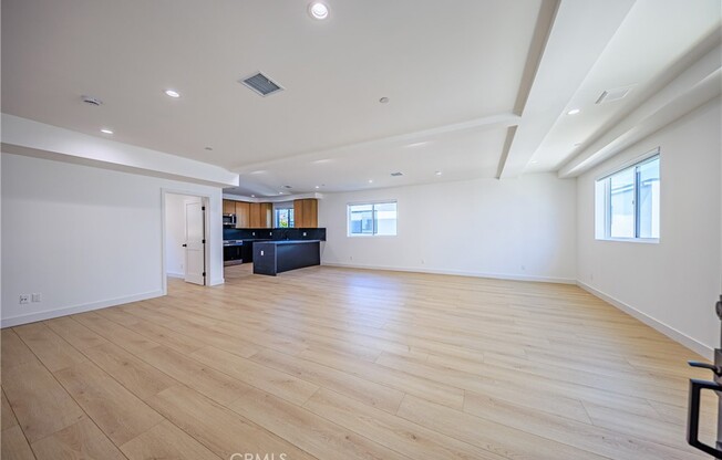 1021 S CITRUS AVE