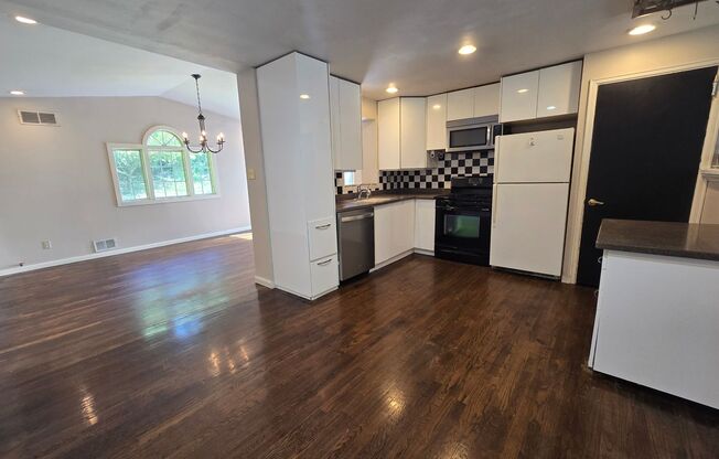 Beautiful 3 Bedroom Home - Garden City