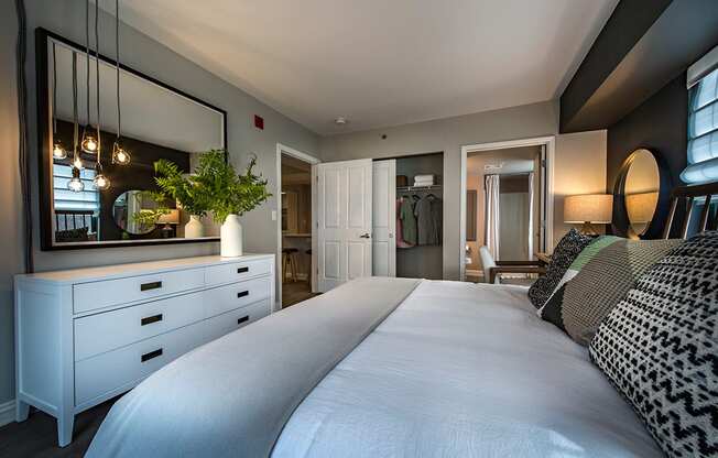 spacious apartment bedroom cambridge park apartment