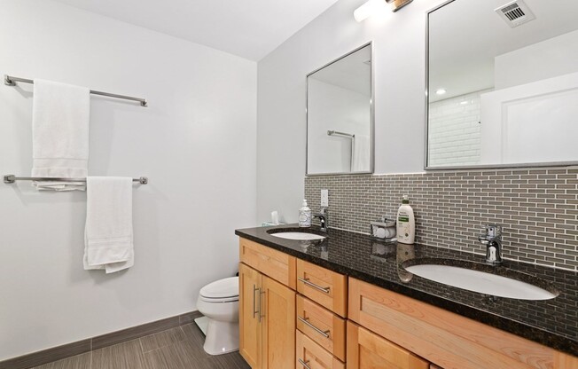 2 beds, 2 baths, 995 sqft, $4,100, Unit 302