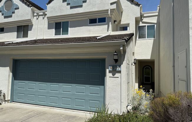 Gorgeous 3 bedroom 2.5 bath 2 story Townhome in Glen Cove -Available Now