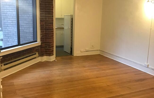 Studio, 1 bath, 378 sqft, $1,475, Unit 607