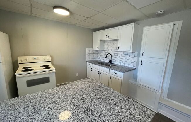 3 beds, 1 bath, 1,100 sqft, $900, Unit 5