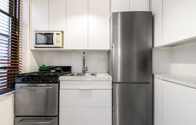 Studio, 1 bath, $3,400, Unit 7J