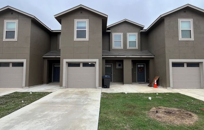 3 beds, 2.5 baths, $1,395