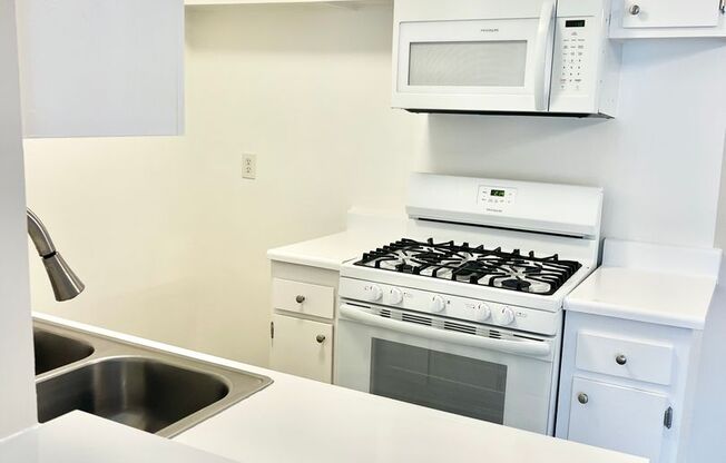 1 bed, 1 bath, 648 sqft, $1,995, Unit 205