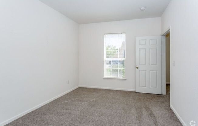 1 bed, 1 bath, 743 sqft, $1,290
