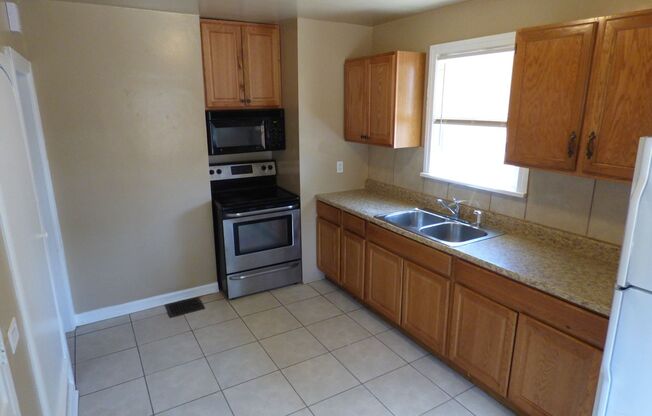CHARMING RANCH STYLE HOME IN ELYRIA-SWANSEA WITH FENCED YARD AND GARAGE