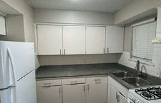 2 beds, 1 bath, 800 sqft, $1,440, Unit 1729-206
