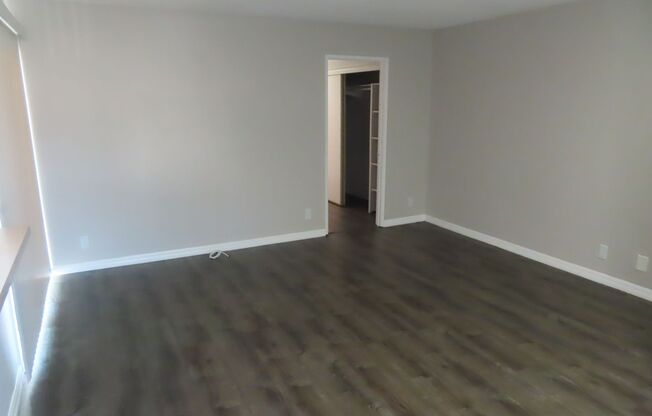 Renovated, upstairs one bedroom condo in Mission Valley