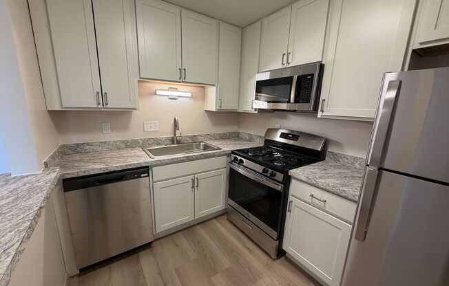 1 bed, 1 bath, $850, Unit 30