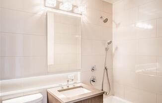 2 beds, 2 baths, 905 sqft, $4,212, Unit 5H