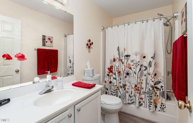Beautifully Updated Townhome Near Historic Downtown Apex