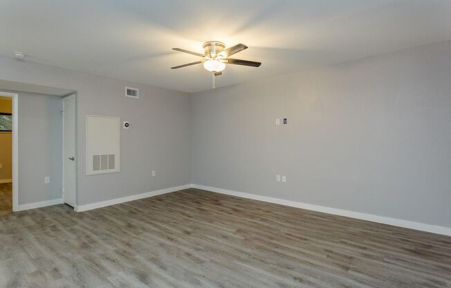 1 bed, 1 bath, 671 sqft, $1,165, Unit 2810 - 27