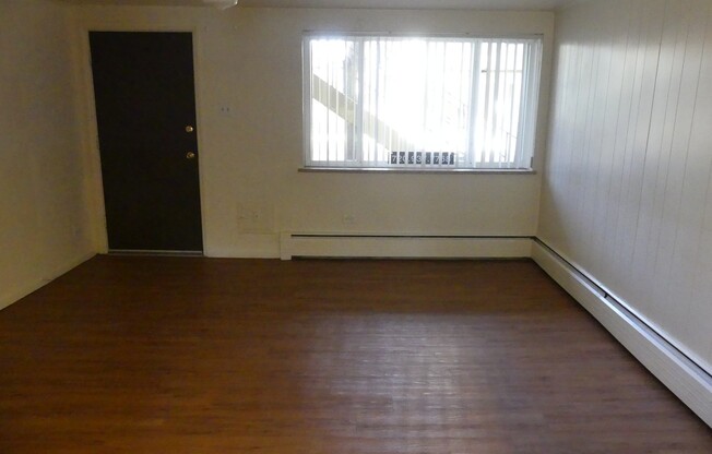 1 bed, 1 bath, 649 sqft, $1,150, Unit 15