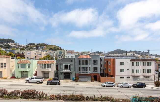 Sunset: Massive Studio Apartment w/ Views, Onsite Laundry & Optional Parking