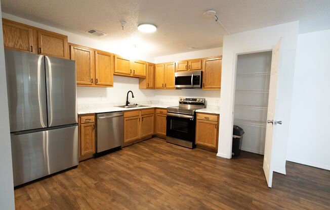 4 beds, 4 baths, 1,050 sqft, $2,600, Unit AAT2-707
