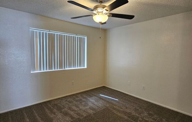 2 beds, 1 bath, 880 sqft, $1,100, Unit 211
