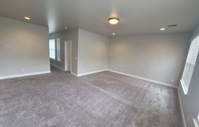3 beds, 2.5 baths, 1,756 sqft, $1,950, Unit 16124 - 6