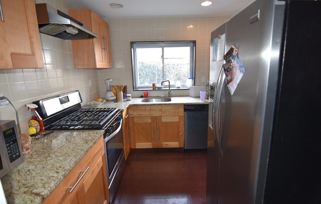 Beautiful 2BR house close to Fishtown.   Available on 7/16.