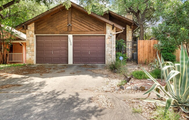 Charming One-Story Home with Mature Oak Trees near UTSA, La Cantera, and The Rim