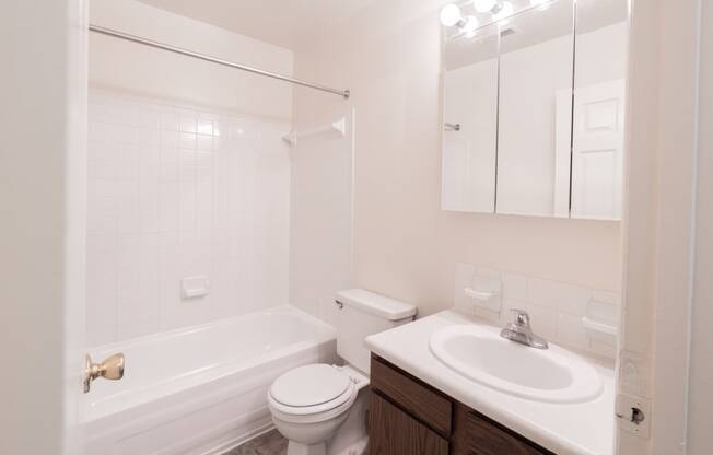 Bathroom in the 2 bedroom apartment at Woodbridge Apartments