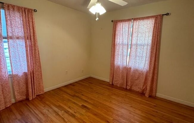 3 beds, 2 baths, $1,295