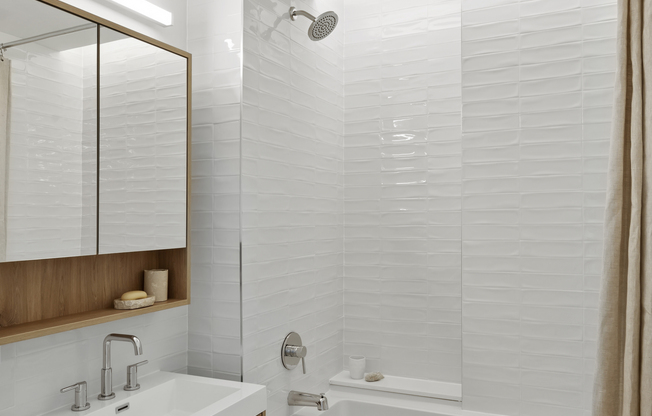 2 beds, 1 bath, $3,500, Unit 3E