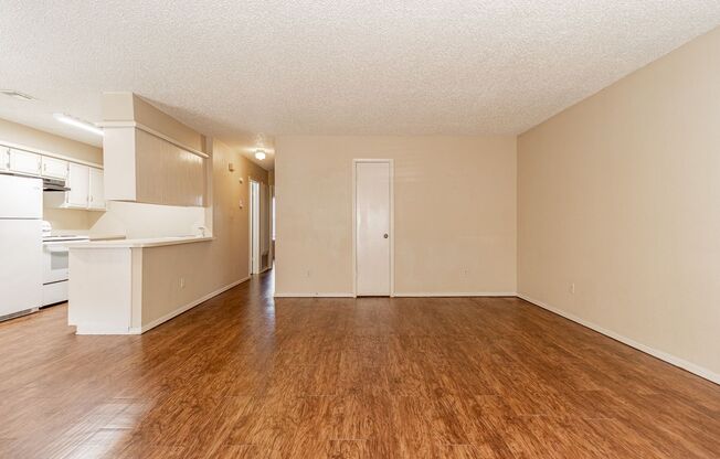 2 beds, 1 bath, $875