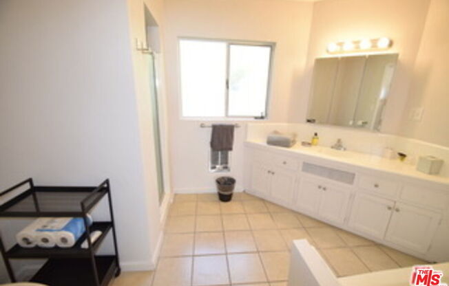 2 beds, 2 baths, $4,200, Unit PH