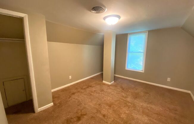 3 beds, 1 bath, $900