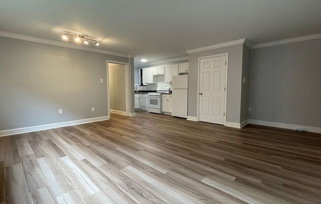 2 beds, 1 bath, 800 sqft, $1,840, Unit 6224 Fifth Ave. #215F