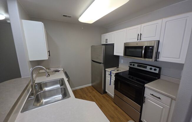 1 bed, 1 bath, 869 sqft, $1,465, Unit 1602-103