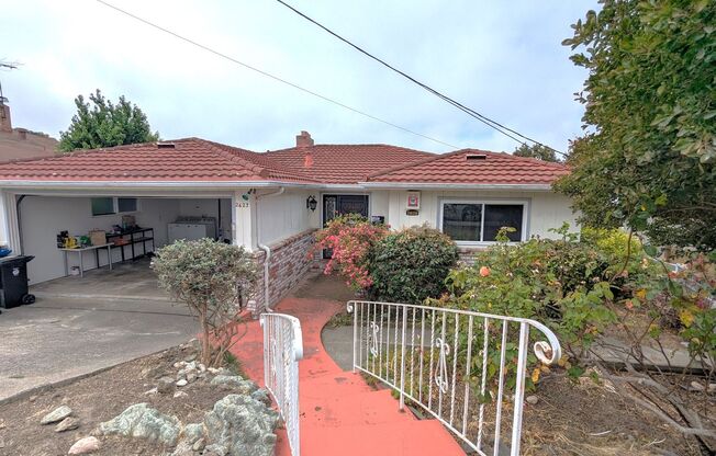 Beautiful 3 Bed Home, with a Gorgeous View of the Bay from the El Cerrito Hills