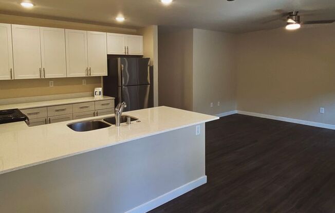 2 beds, 1 bath, 957 sqft, $1,709, Unit B23