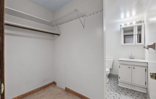 Studio, 1 bath, 500 sqft, $875, Unit 35