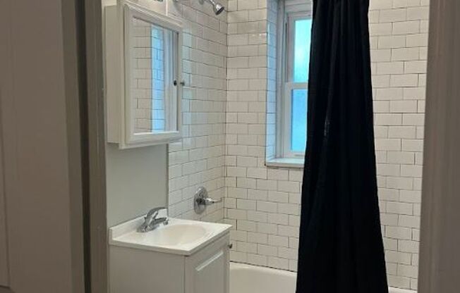Studio, 1 bath, 600 sqft, $1,049, Unit Unit 315