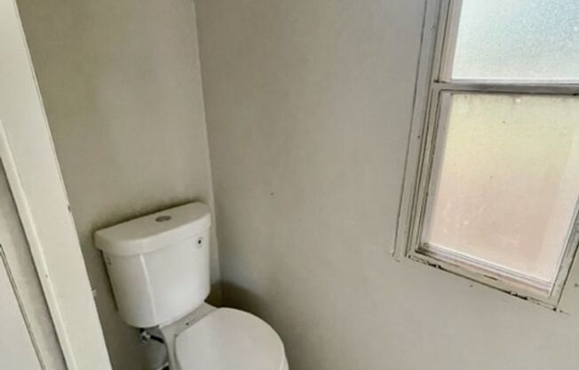 Adorable 3 bedroom 1.5 bath Mobile Home located it Dallas