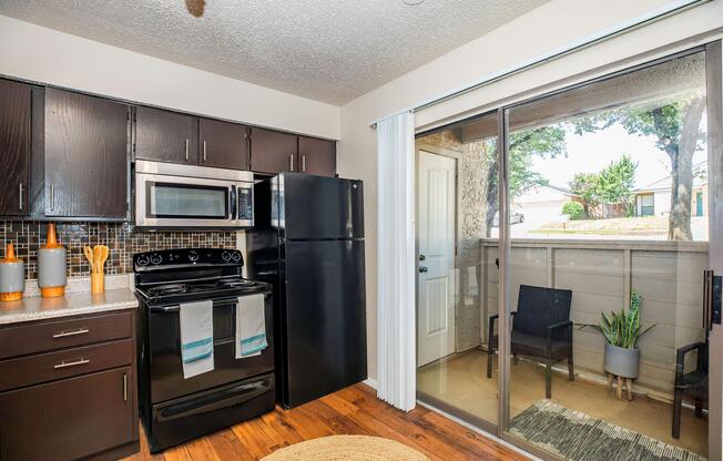 1 bed, 1 bath, 575 sqft, $920