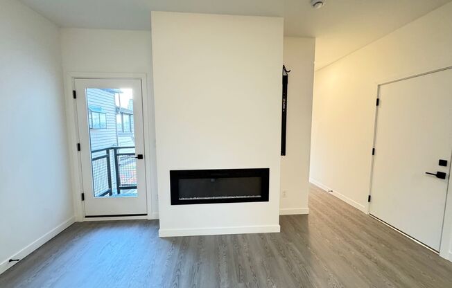 1 bed, 1 bath, 420 sqft, $1,550, Unit 11