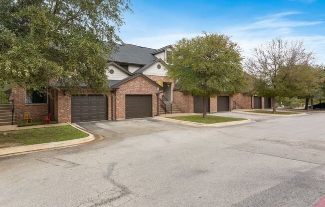 Exterior Landscape at The Vista on Brodie, Austin, TX, 78745