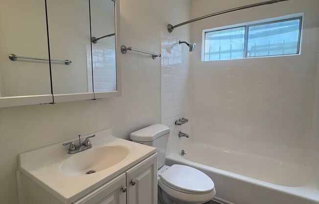 2 beds, 1 bath, $2,450, Unit 2