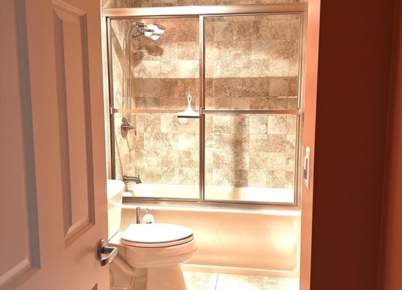 3 beds, 2 baths, 1,644 sqft, $3,800, Unit 711