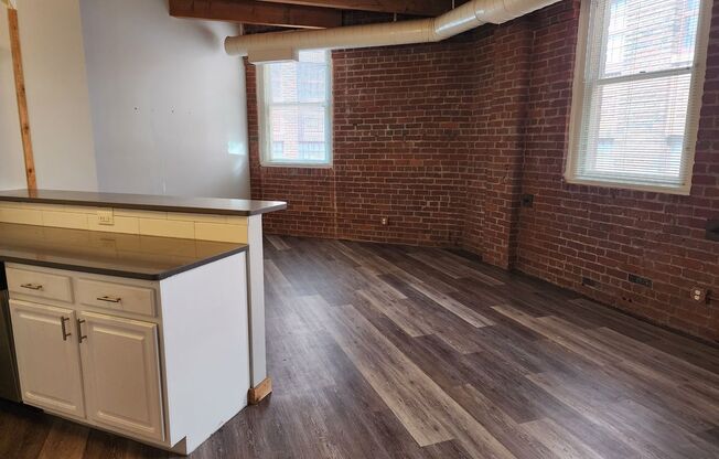 2 beds, 2 baths, 980 sqft, $1,700, Unit 912