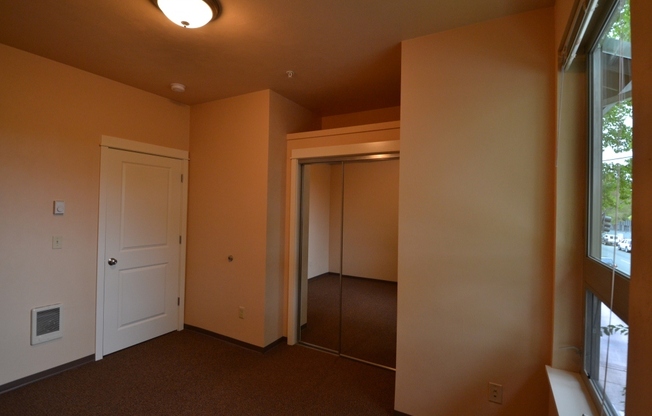 2 beds, 1.5 baths, 879 sqft, $1,900, Unit 09